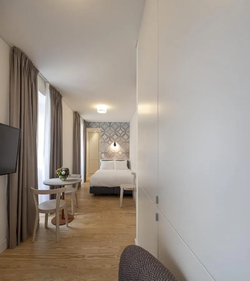 Lisbon Serviced Apartments - Santos 0*,  ポルトガル