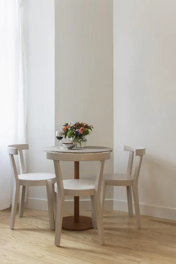 Lisbon Serviced Apartments - Santos 0*,  ポルトガル